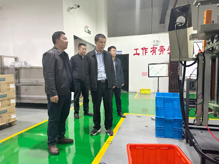 Endeavouring to fight for economy,starting with fresh vitality,Wu Wenlin,the secretary of the party committee of Bai Yuan,visit the enterprise and invigorating their enthusiasm.