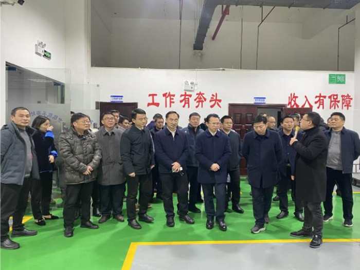 Qiu Wei，the deputy secretary of Anyuan district committee and district head of Pingxiang City and leaders of all town&street committees to visit our company to guide the work