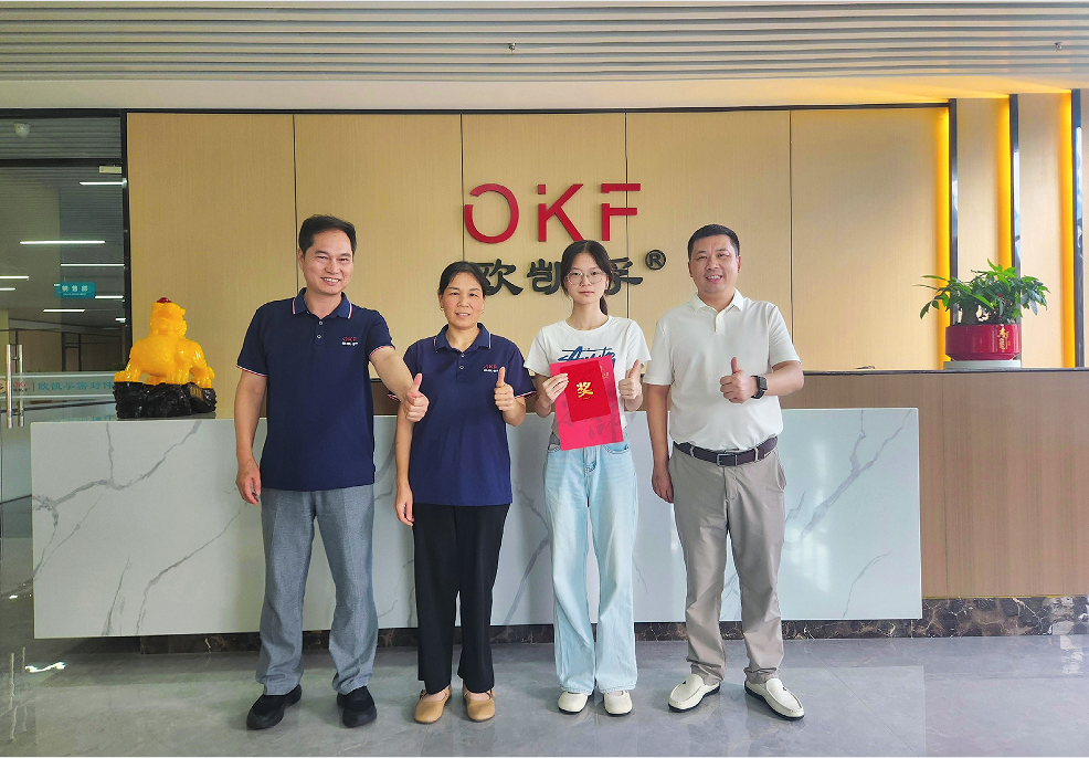 We invite outstanding graduates to visit our company, share and exchange their learning experiences, and award them with merit‑based encouragement scholarships.